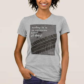 In omgekeerde soort van dag T-shirt vrouwen