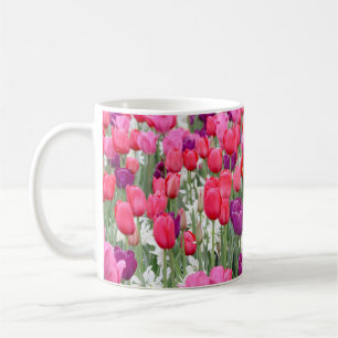 in roze bloemblaadjes koffiemok