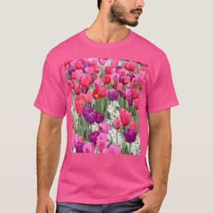 in roze bloemblaadjes t-shirt