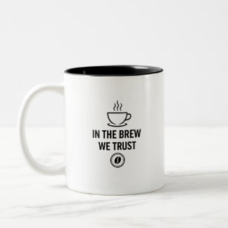 In The Brew We Trust Tweekleurige Koffiemok