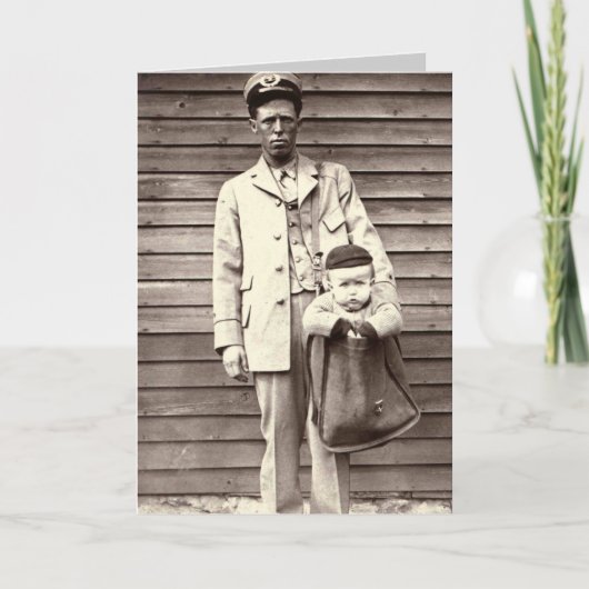 In uniform Brievenbesteller met Baby in Postzak Kaart (Voorkant)