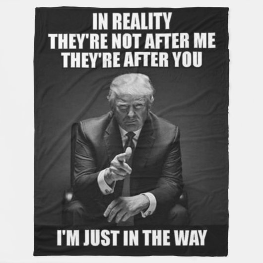 IN WERKELIJKHEID ZITTEN ZE ACHTER JE AAN FLEECE DEKEN (Voorkant)