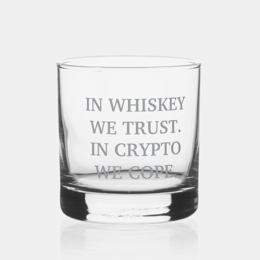 In Whiskey We Trust - Crypto Degen Glass Whisky Glas (Voorkant)