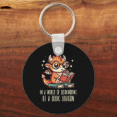 In World of Bookworms Be Book Dragon Schattigee Vr Sleutelhanger (Voorkant)
