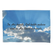 In zijn handen kussensloop (Voorkant)