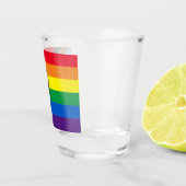 Inclusief vlag voor homodiversiteit bij regenboogb shot glas (Rechts)