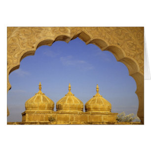 India, Rajasthan, Jaisalmer. Zandstenen koepels