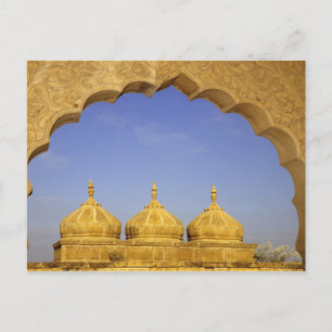 India, Rajasthan, Jaisalmer. Zandstenen koepels Briefkaart