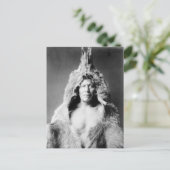 Indian Wearing Bearskin, 1908 Briefkaart (Staand voorkant)