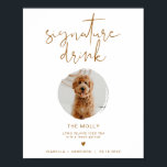 INDIE Bohemian 1 Photo Pet Signature Poster de boi<br><div class="desc">Ce panneau de boisson signature est doté d'une fente photo, d'une police manuscrite pointue et d'un design minimaliste moderne avec une combinaison de couleur orange brûlée et blanche. Modifiez facilement la police et la couleur arrière - plan pour correspondre à votre événement. Ce panneau est parfait pour ajouter une photo...</div>