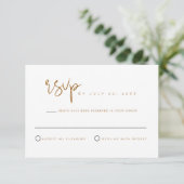 INDIE Bohemian Beige Terracotta Wedding Carte RSVP (Debout devant)