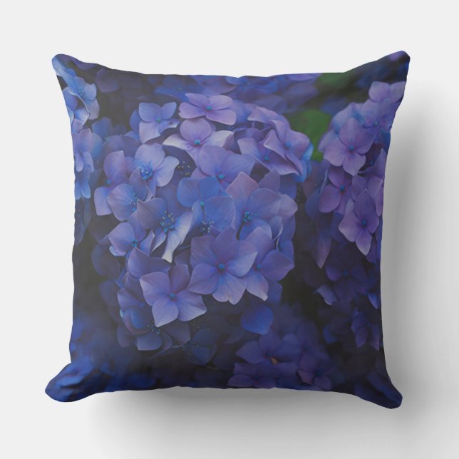 Indigo Hydrangea Dusk Throw Pillow Kussen (Voorkant)