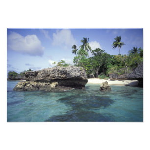 Indonesië. Rotsformaties langs de kust Foto Afdruk
