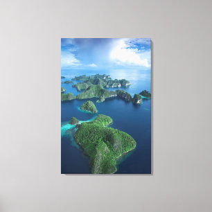 Indonesië, West-Papoea. Luchtfoto van Raja Ampat Canvas Afdruk