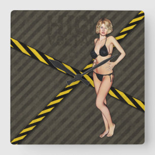 Industrial Bikini Babe Vierkante Klok