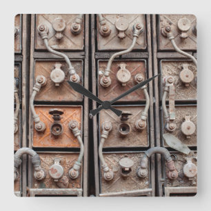 Industriële uitrusting in verlaten mijnen in Butt Vierkante Klok