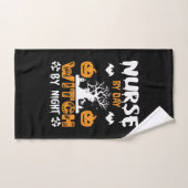 Infirmière d'Halloween par sorcière de jour par nu (Serviette à main)