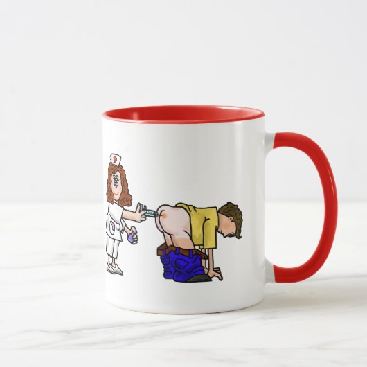 Infirmière donnant le tir dans la tasse (Droite)