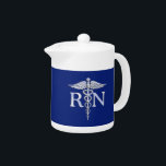 Infirmière inscrite RN Silver Caduceus Navy Blue d<br><div class="desc">Le Chrome Symbolique Comme Caduceus Médicale Symbole design présenté ici sur un arrière - plan bleu marine. Les serpents de la caducée sont conçus pour avoir l'air d'être en chrome. Bon pour une occasion de remise de diplômes, une déclaration pour votre profession, ou pour un cadeau avec ce look médical...</div>
