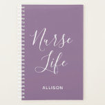 Infirmière Médicale pourpre Personnalisé<br><div class="desc">Suivez votre horaire chargé avec style avec ce planificateur personnalisé Nurse Life Médicale Purple. Il s'agit d'un design moderne avec le texte "infirmière life" en gros blanc tendance écriture lettrée centré sur l'avant du pastel violet planificateur personnalisable. Le nom se trouve sur le devant inférieur. Cliquez sur l'option Personnaliser et...</div>