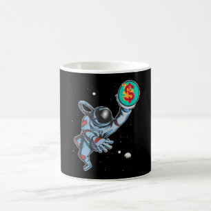 Inflatie naar de maanastronaut koffiemok