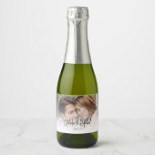 Informele Script Namen Proost Foto Huwelijksgunst Sparkling Wijnetiket (Voorkant)