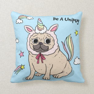 Ingestreepte pug met Unicorn-Pet op Kussen