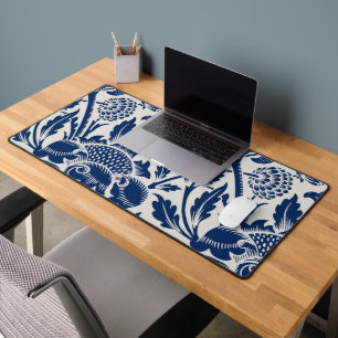 Ingewikkeld blauw bloempatroon op lichte achtergro bureaumat