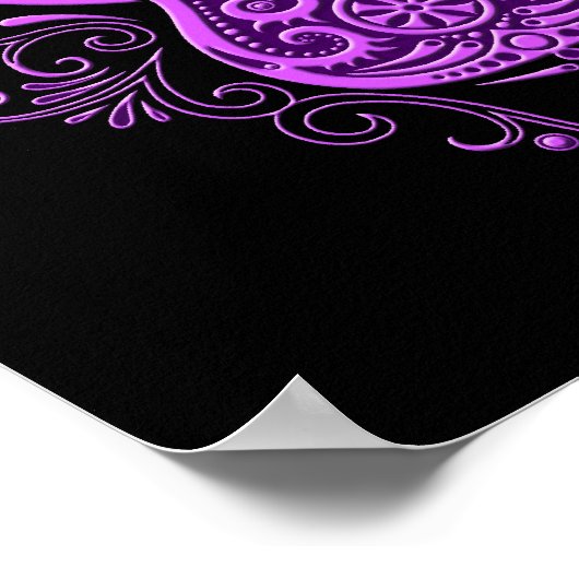 Ingewikkeld Paars bass Guitar-ontwerp op zwart Poster (Hoek)