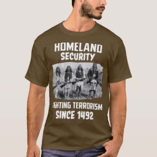 Inheemse Amerikaanse binnenlandse veiligheid in de T-shirt