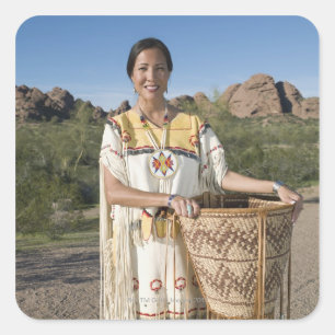 Inheemse Amerikaanse vrouw in traditionele kleding Vierkante Sticker