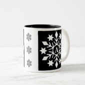 Initiaal Modern Black White-kerstsnowflakes Tweekleurige Koffiemok (Voorkant rechts)