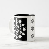 Initiaal Modern Black White-kerstsnowflakes Tweekleurige Koffiemok (Voorkant links)