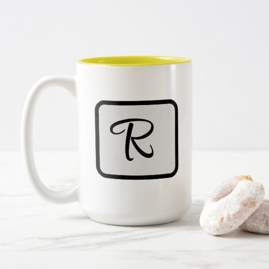 Initial Letter Monogram Logo Yellow coffee mug Tweekleurige Koffiemok (Met donut)