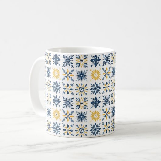 Initial Mediterranean Floral Tile-Style Pattern Koffiemok (Voorkant links)