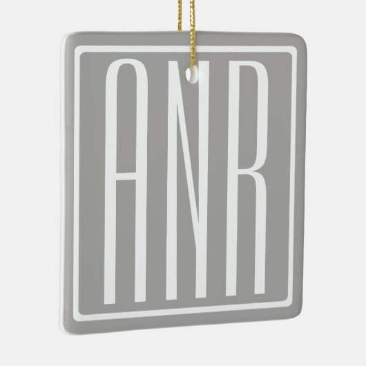 Initialen Monogram | Wit op lichtgrijs Keramisch Ornament (Rechts)