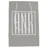 Initialen Monogram | Wit op lichtgrijs Medium Cadeauzakje (Voorkant)