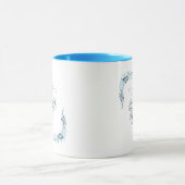 Initiële "V" Blauwe Monogram Rustige Bloem Coffee Mok (Midden)