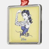 Ink Up Girl met Tattoos ontwerp Metalen Ornament (Links)