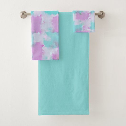 Ink Wash Abstract Art Bath Towel Set Pink Aqua (En situation)