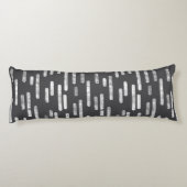 Inky afgeronde lijnen patroon | Wit op grafiet Lichaamskussen (Achterkant)