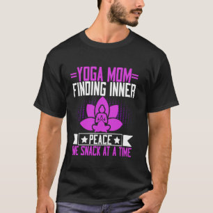Innerlijke Vrede Vinden Eén Snack per Tijd Yoga Mo T-shirt