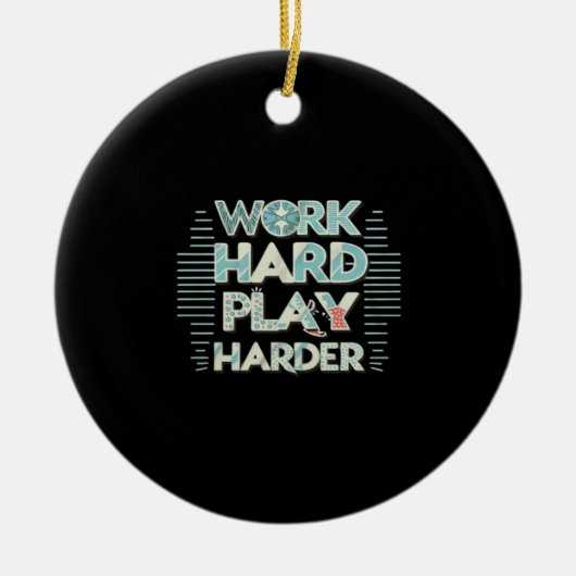Inscriptie Werk Hard Play Hard Classic Keramisch Ornament (Voorkant)