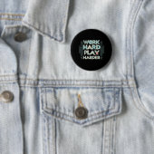 Inscriptie Werk Hard Play Hard Classic Ronde Button 5,7 Cm (In situ)