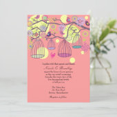 Inséparables de cage d'oiseaux roses Faire-part de (Debout devant)