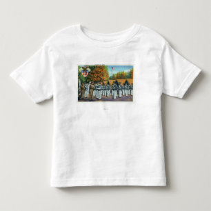 Inspectie in kamp, soldaten in formatie kinder shirts