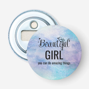 Inspirerend blikflesopening voor mooi meisje button flesopener