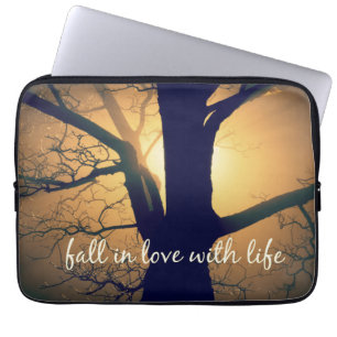 Inspirerend Herfst in liefde met het leven Quote Laptop Sleeve
