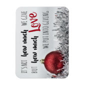 Inspirerend kerstcitaat met rood ornament magneet (Verticaal)