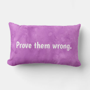 Inspirerend korte prijsopgave op roze kussen